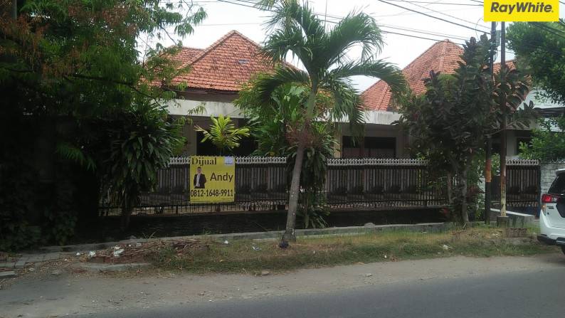 Rumah Pusat Kota di Jalan Opak, Darmo, Surabaya