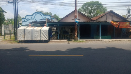 TANAH DAN BANGUNAN DI JL BANTUL KM 7.5, DEKAT DESA GERABAH KASONGAN