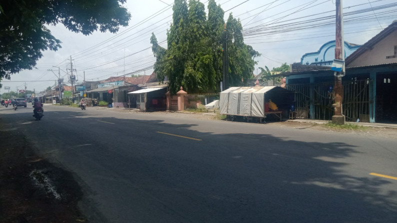 TANAH DAN BANGUNAN DI JL BANTUL KM 7.5, DEKAT DESA GERABAH KASONGAN
