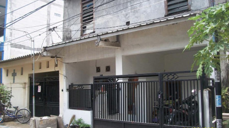 Rumah di Jl. KHM. Kholil Tropodo, Sidoarjo, Terawat, Siap Huni - MG -