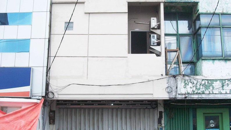 Ruko di Raya Letjen Sutoyo Waru Sidoarjo, Nol Jalan, Hook/Pojokan, Strategis, Renov, Siap Pakai - MG -