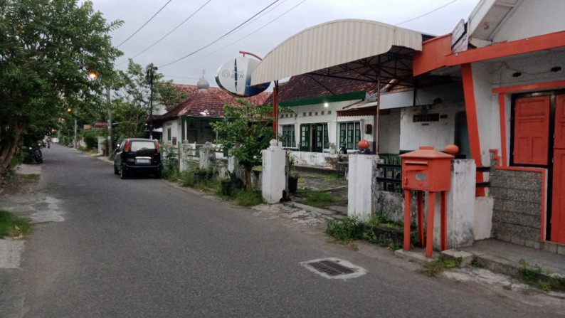 TANAH DAN BANGUNAN TENGAH KOTA DEKAT HOTEL ALANA MALIOBORO, YOGYAKARTA