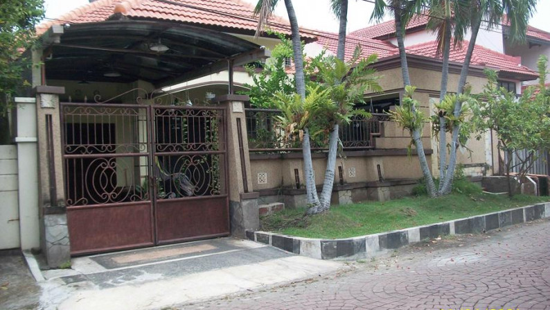 Rumah di Nirwana Eksekutif, Terawat, Row Jalan Depan Lebar bisa 3 mobil, Siap Huni