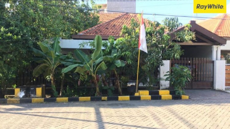 Rumah di Dukuh Kupang Timur, Surabaya Barat