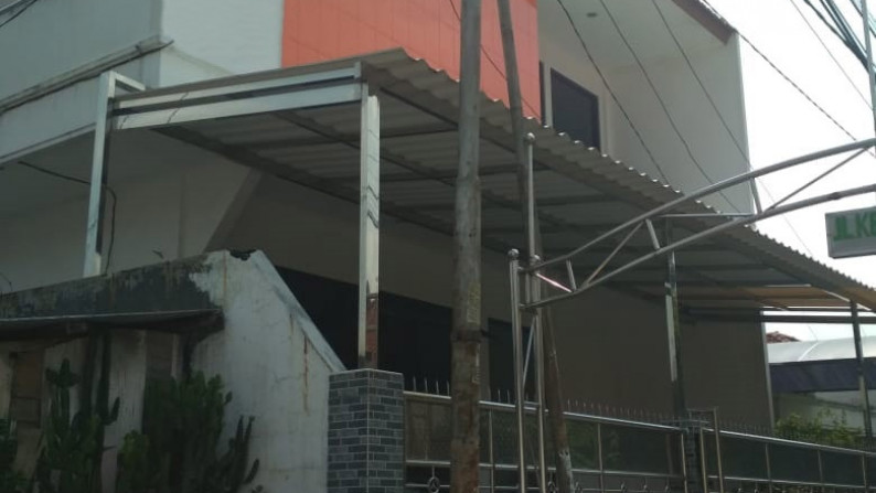 Dijual Rumah 3 lantai di Jalan Pasar Kembang, Surabaya Pusat