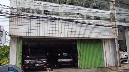 Ruko di Nol Jalan Raya Dharmawangsa, Surabaya