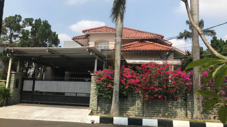 Rumah Mewah Siap Huni Lokasi Strategis di Lebak Bulus.