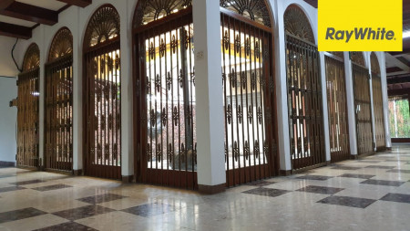 Rumah Bagus Hook di Taman Jemursari Selatan, Surabaya