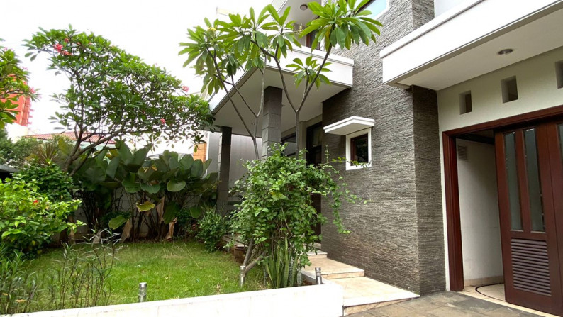 Rumah Lux, di Jl. Kencana Indah, Pondok Indah *