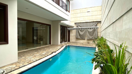 Rumah Lux, di Jl. Kencana Indah, Pondok Indah *