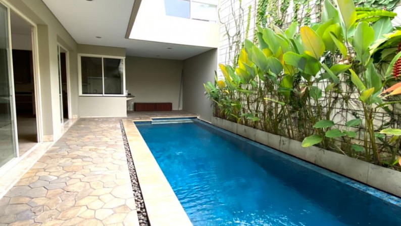 Rumah lux di Jl. Kencana Permai, Pondok Indah,Jaksel.