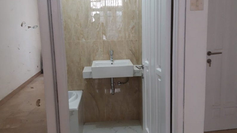Dijual Rumah Bagus Di Pinggir Jl Bintaro Utama Sektor 1