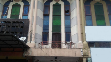 Ruko 3 lantai Dijual di Jl Raya Putro Agung Timur, Surabaya