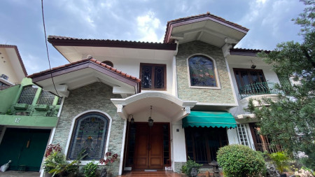 RUMAH CANTIK HANYA 10 MENIT KE SENAYAN CITY