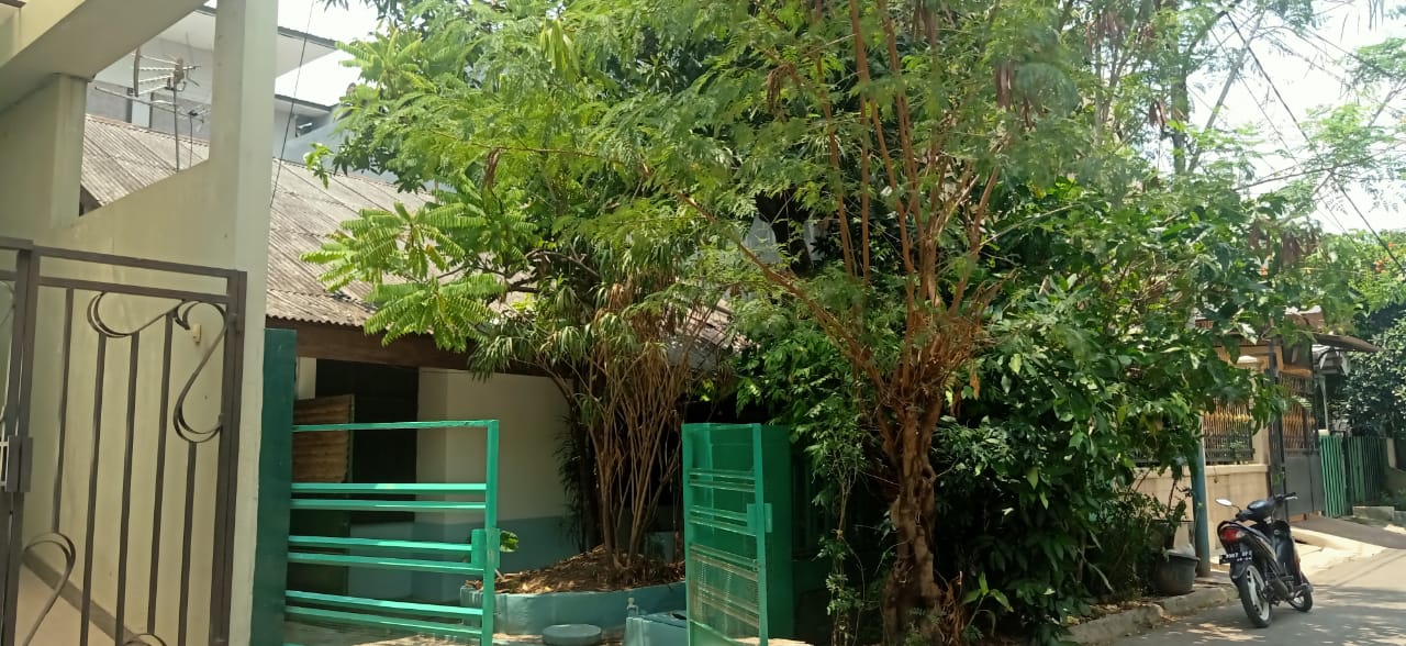 Rumah tua di Jl. Kayu Putih Utara