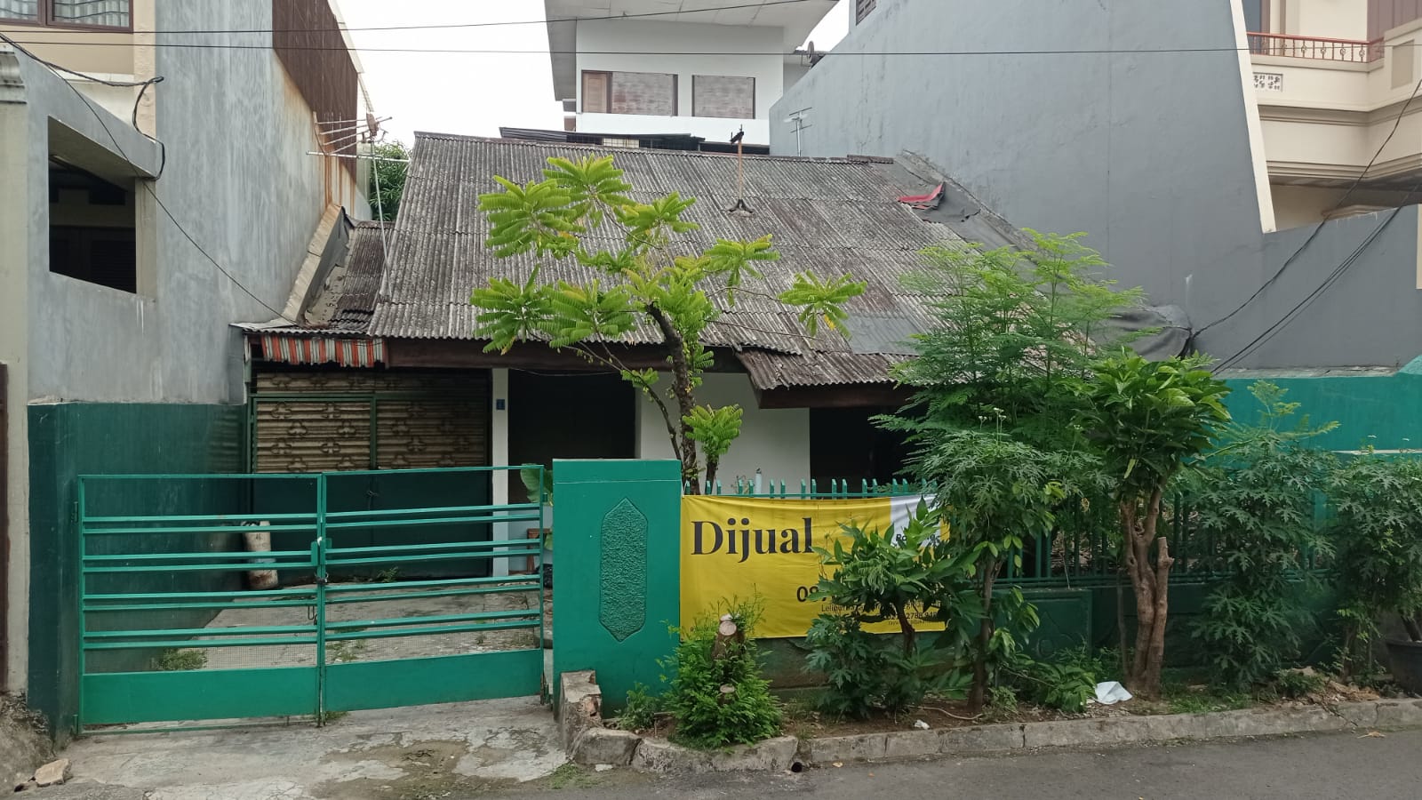 Rumah tua di Jl. Kayu Putih Utara