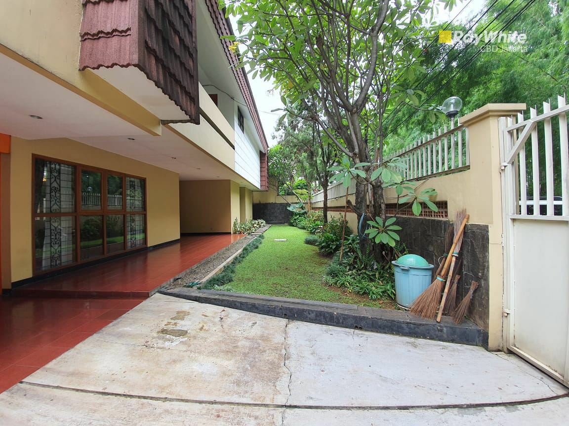 Rumah Jl. Simprug Golf