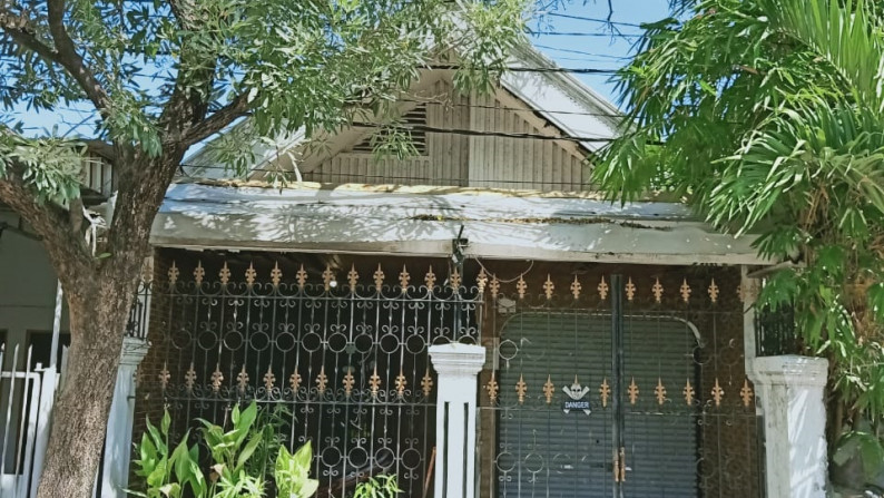 Rumah Hitung Tanah di Jalan Darmokali, Surabaya