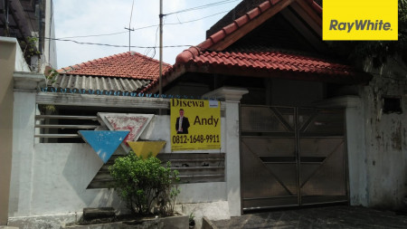 Rumah 1,5 lantai di Jalan Petemon, Surabaya Pusat