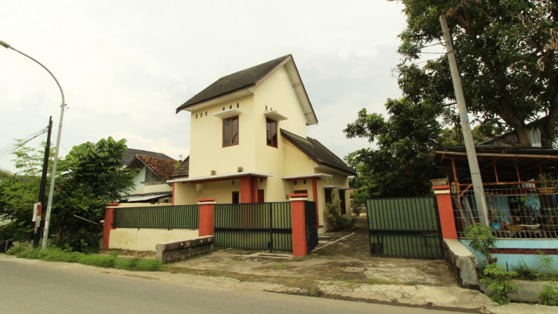 RUMAH 5 KAMAR DISEWAKAN DEKAT RINGROAD SELATAN, BANGUNTAPAN, BANTUL