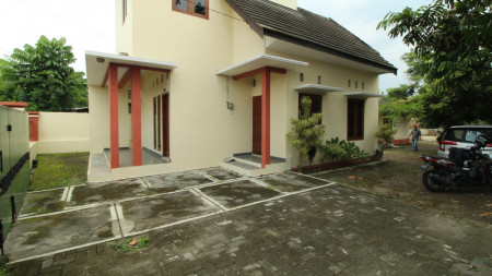 RUMAH 5 KAMAR DISEWAKAN DEKAT RINGROAD SELATAN, BANGUNTAPAN, BANTUL