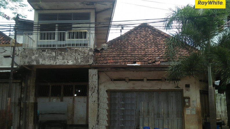 Rumah Pusat Kota di Jl Basuki Rahmad, Surabaya