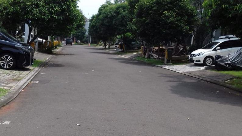 Kavling depan taman Avani