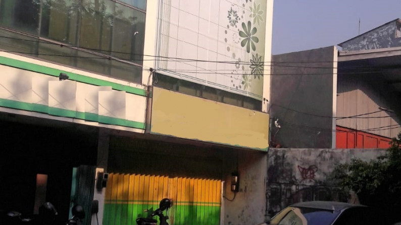 Ruko di Raya Arjuna, Surabaya Pusat