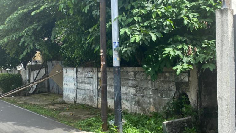 DIJUAL RUMAH LAMA DI JL BENDA JAKARTA SELATAN