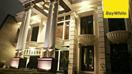 Rumah Luxury Super Mewah di Jalan Sumatra, Surabaya