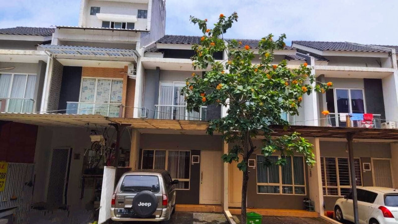 Termurah. Rumah Bagus 4 Lantai Residence One, Serpong