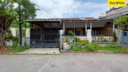 Rumah di Babatan Pantai Timur, Surabaya