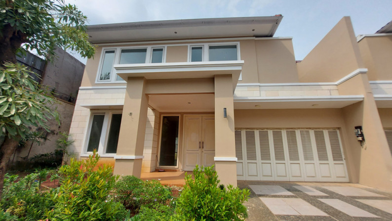 Rumah dalam townhouse ampera raya