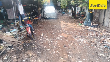 Gudang di Nol Jalan Kedung Cowek, Surabaya