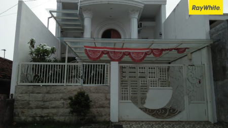 Rumah 2 lantai di Jalan Petemon, Surabaya Pusat