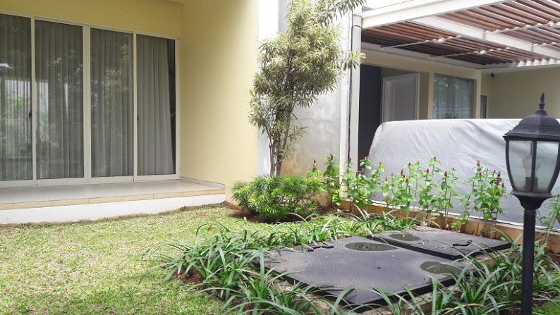 RUMAH DI SERENIA HILLS, CLUSTER REGENT, LEBAK BULUS, ADA TAMAN, 4 BEDROOMS