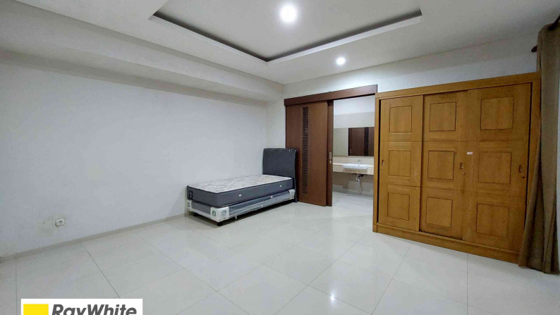 RUMAH DI SERENIA HILLS, CLUSTER REGENT, LEBAK BULUS, ADA TAMAN, 4 BEDROOMS