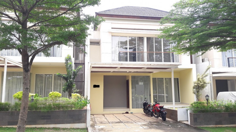 RUMAH DI SERENIA HILLS, CLUSTER REGENT, LEBAK BULUS, ADA TAMAN, 4 BEDROOMS