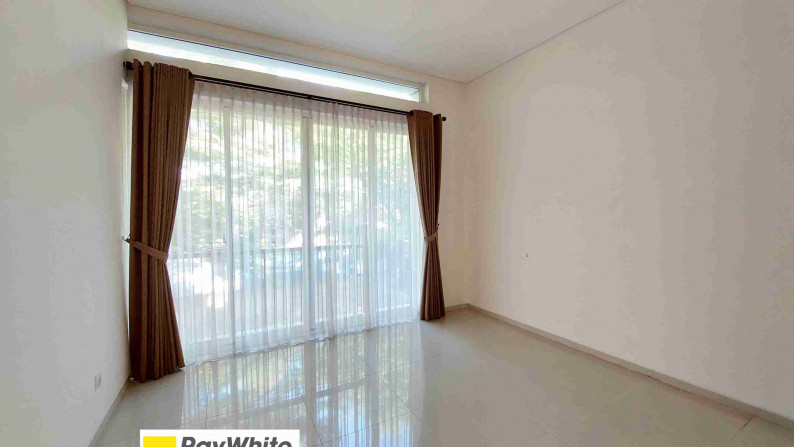 RUMAH DI SERENIA HILLS, CLUSTER REGENT, LEBAK BULUS, ADA TAMAN DEPAN DAN TAMAN BELAKANG, 4 BEDROOMS