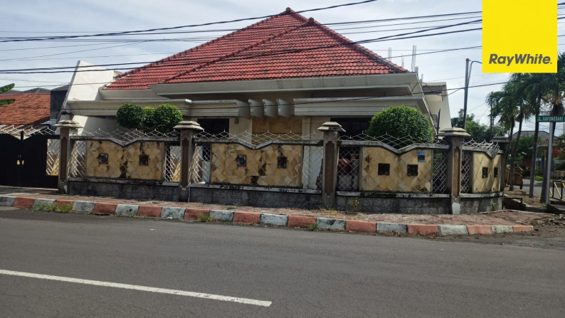 Rumah 2 lantai di Raya Gayungsari, Surabaya