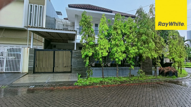 Rumah Hook di Galaxy Bumi Permai, Surabaya