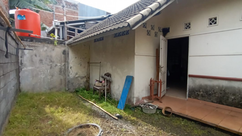 RUMAH TINGGAL DEKAT RINGROAD UTARA, MAGUWOHARJO, DEPOK