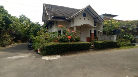 RUMAH TINGGAL DEKAT RINGROAD UTARA, MAGUWOHARJO, DEPOK