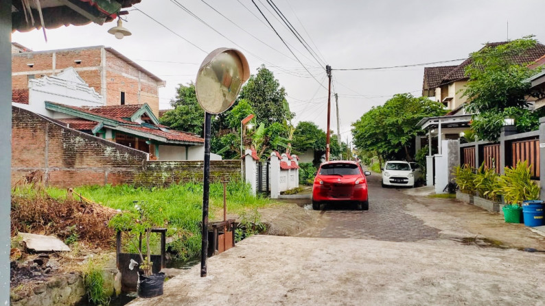 TANAH COCOK UNTUK RUMAH TINGGAL DEKAT KAMPUS IKIP PGRI,  DI JL SONOSEWU