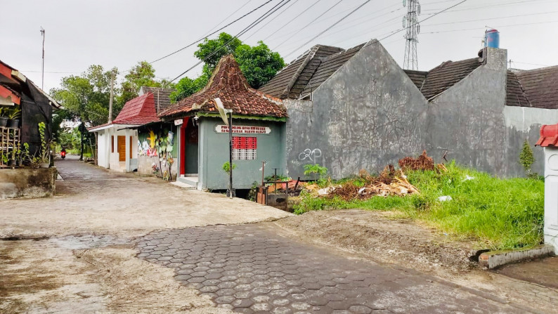 TANAH COCOK UNTUK RUMAH TINGGAL DEKAT KAMPUS IKIP PGRI,  DI JL SONOSEWU