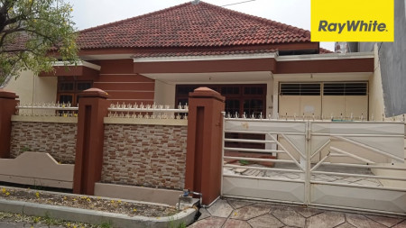Rumah di Simpang Darmo Permai Selatan, Surabaya
