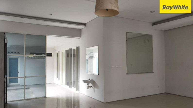 Rumah Usaha di Jl Khairil Anwar, Surabaya Pusat