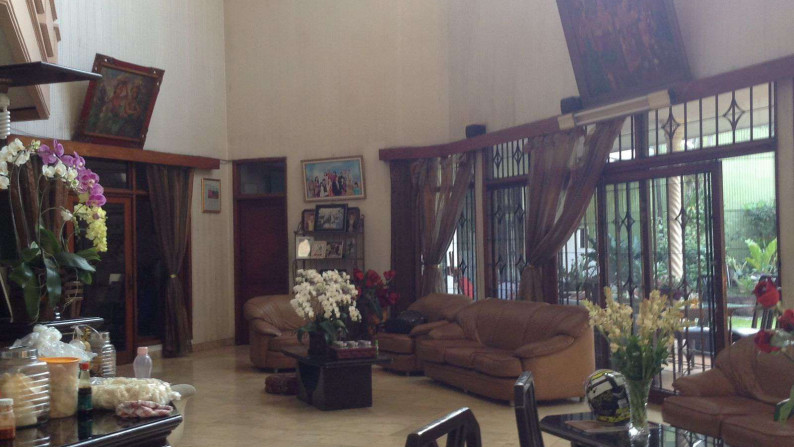 RUMAH LUXURY DI KAWASAN EXCLUSIVE! Rumah nyaman dan cantik di Taman Sakura, Bandung