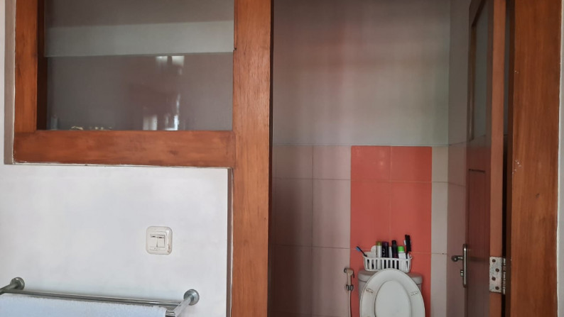 RUMAH 6 KAMAR LOKASI STRATEGIS DEKAT KAMPUS MIROTA DAN KAMPUS UGM