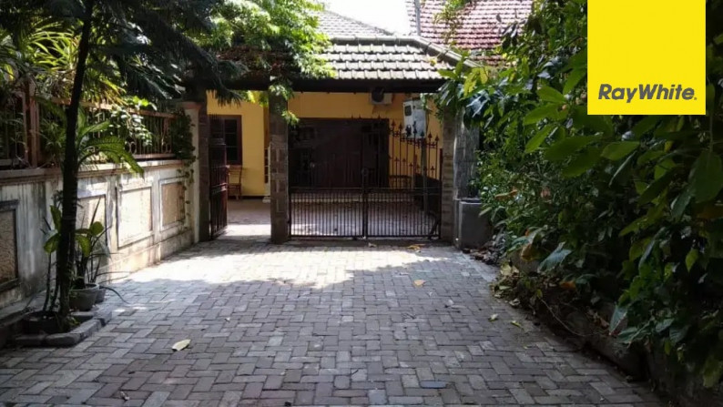 Rumah di Raya Monginsidi, Surabaya Pusat